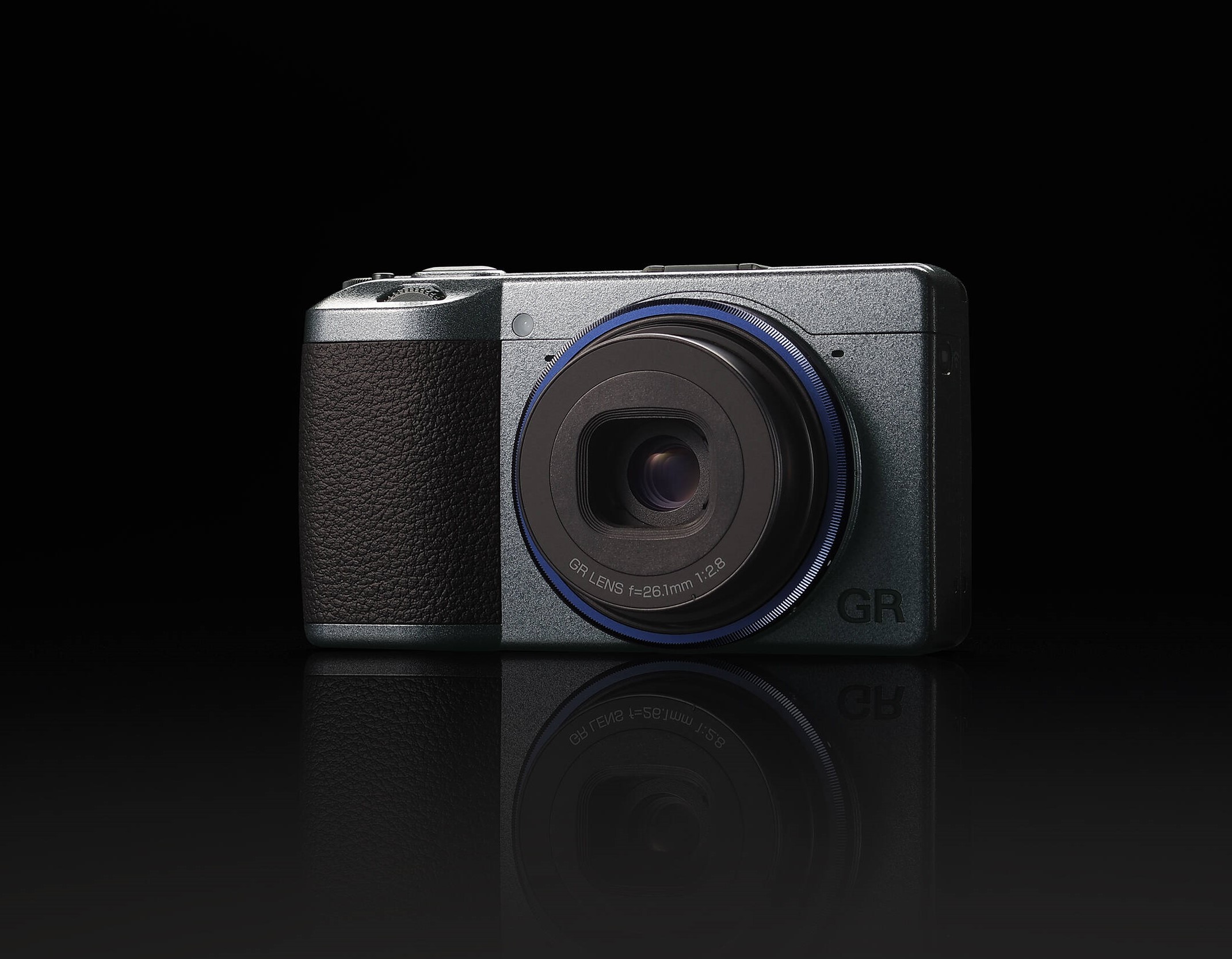 Compact camera Ricoh GR lllx Urban Edition + case black