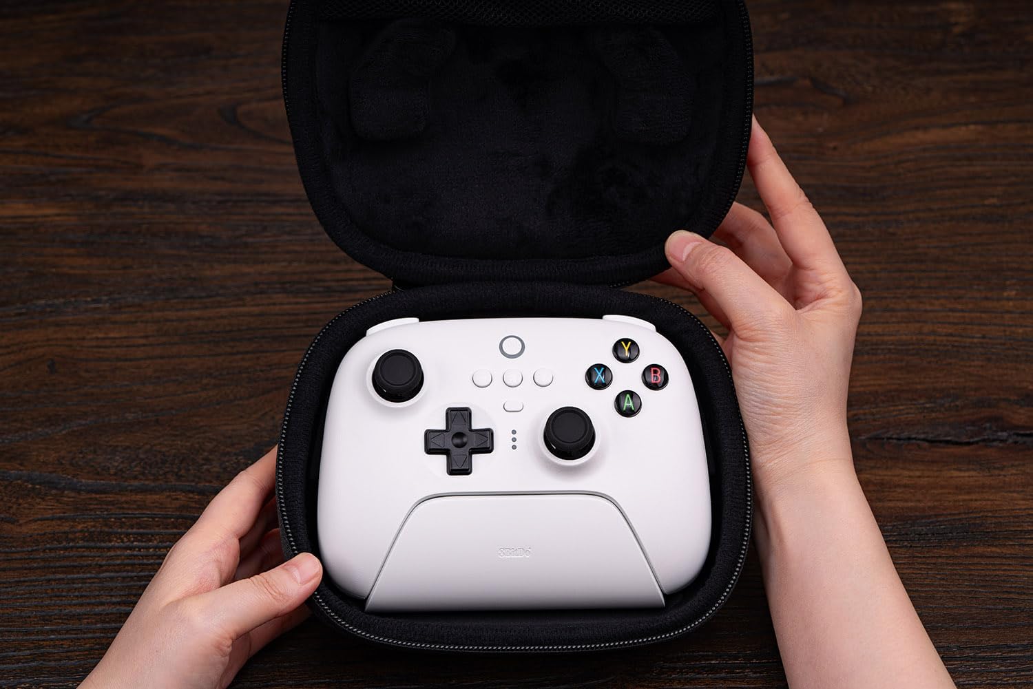 Калъф 8BitDo - Classic Travel Case for Ultimate Controller & Charging Dock