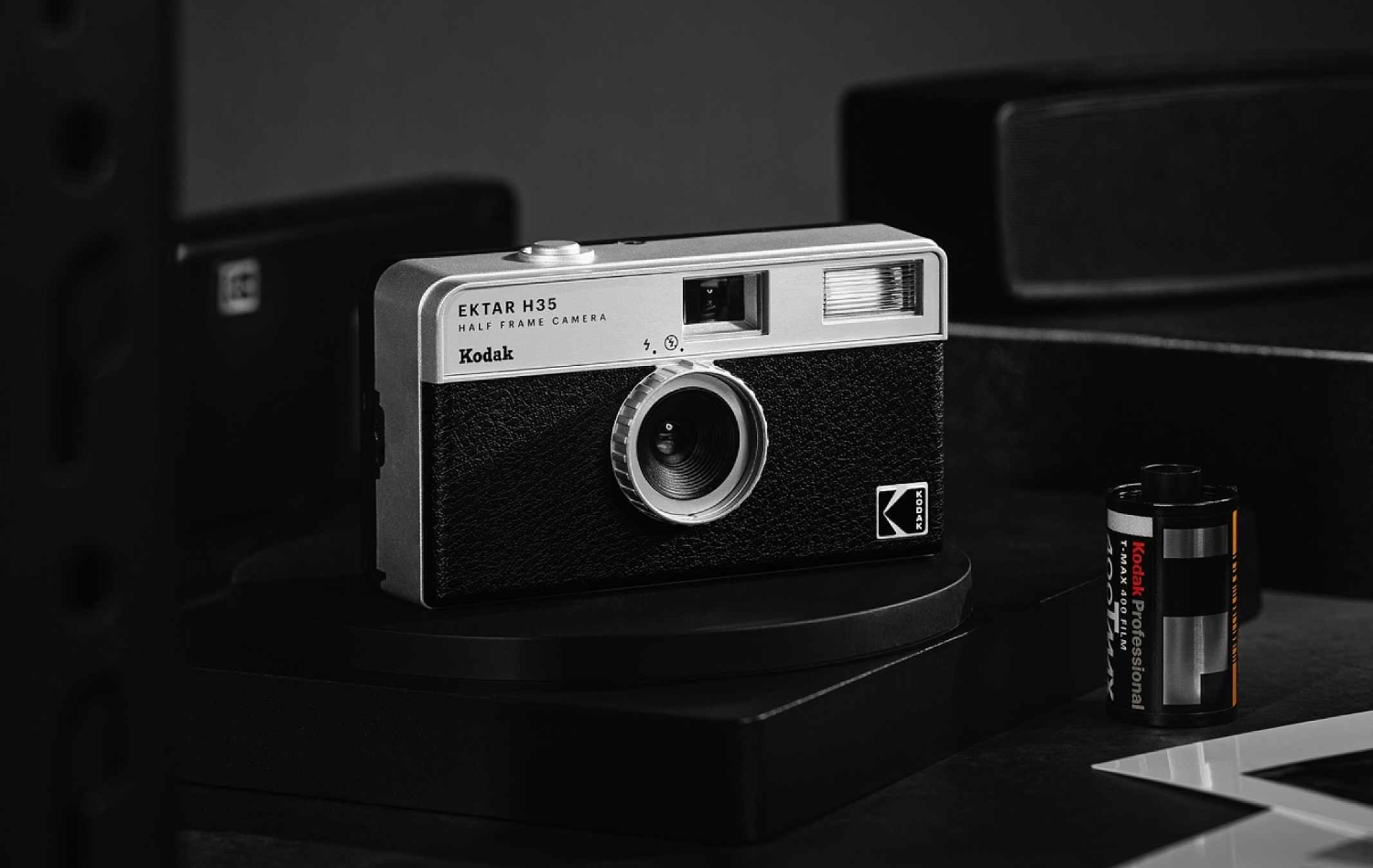  Compact camera Kodak Ektar H35 35mm Half Frame Brlack