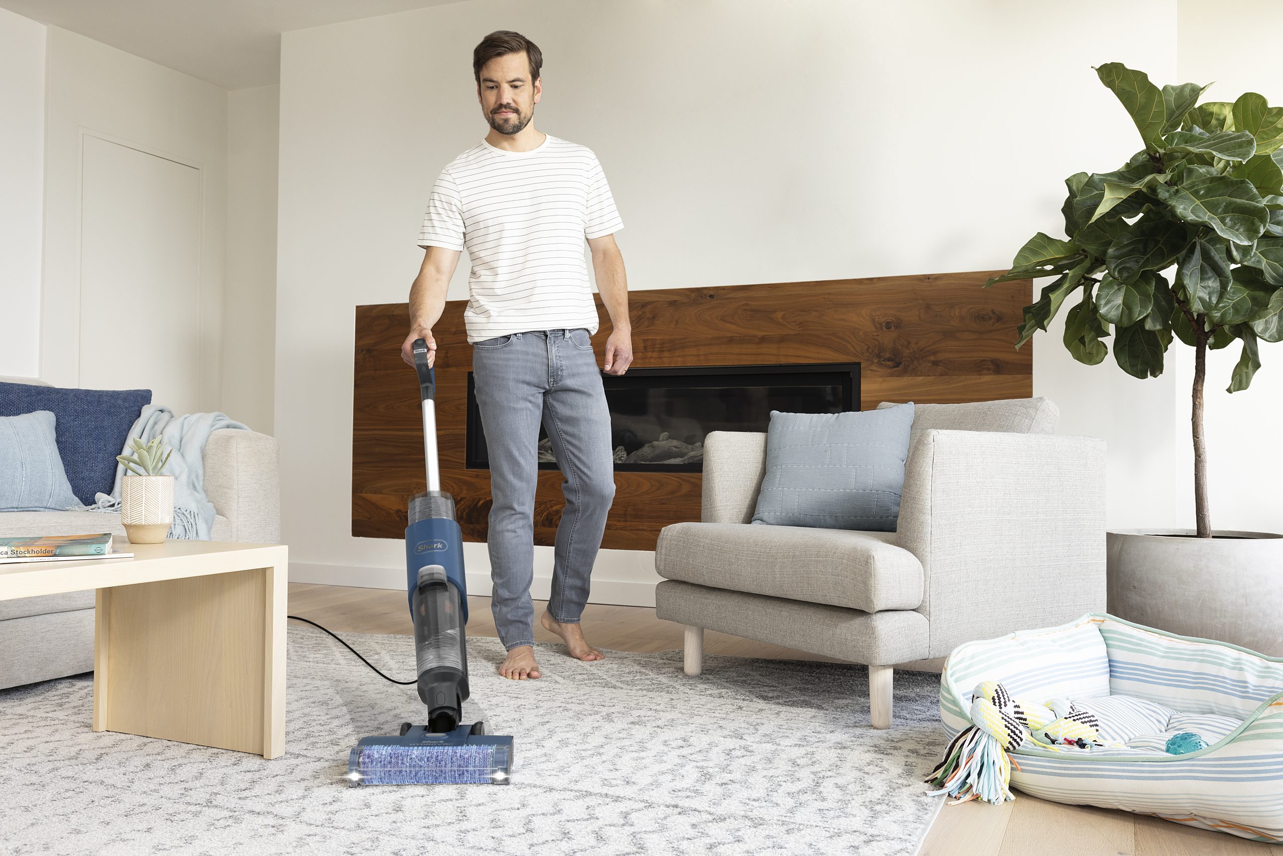  Vertical bagless vacuum cleaner Shark - WD100EU, blue